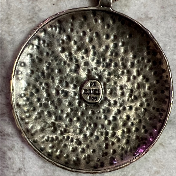 Elegant Gold Pendant Necklace - Picture 2 of 2